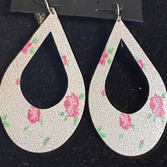 Floral and Butterfly Teardrop Earrings Set - Picture 3 of 5